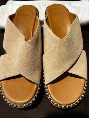 CHLOÈ Beige Suede Cross-Band Slide Sandals